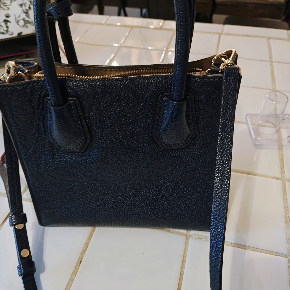 ✨SOLD✨ Michael Kors Navy Leather Handbag - Picture 5 of 10